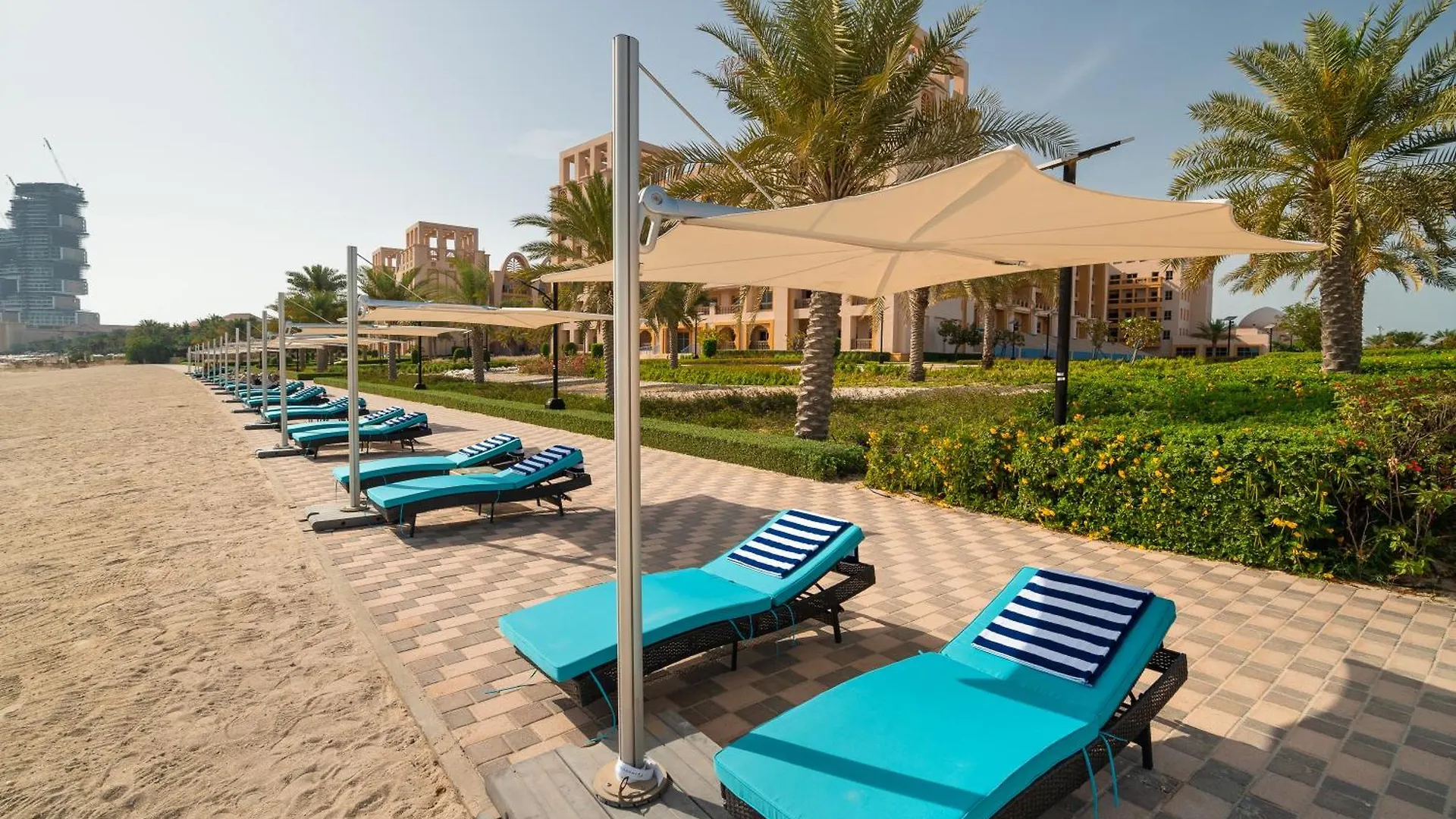 Amazing Beachfront Apartments Near Atlantis Waterpark By Simply Comfort  Дубай
