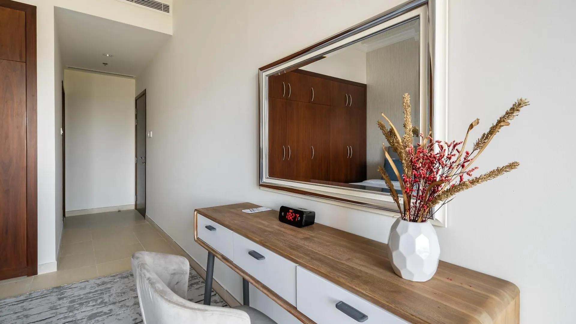 Amazing Beachfront Apartments Near Atlantis Waterpark By Simply Comfort  Дубай