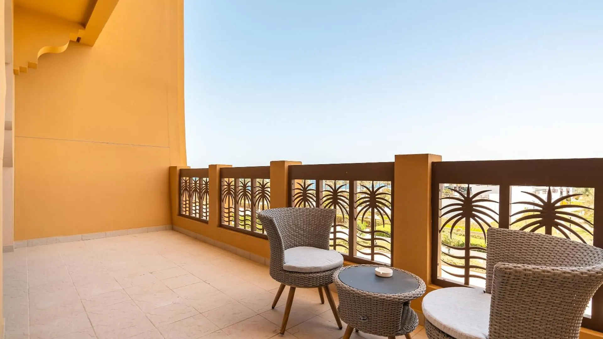 Amazing Beachfront Apartments Near Atlantis Waterpark By Simply Comfort 0*, Дубай