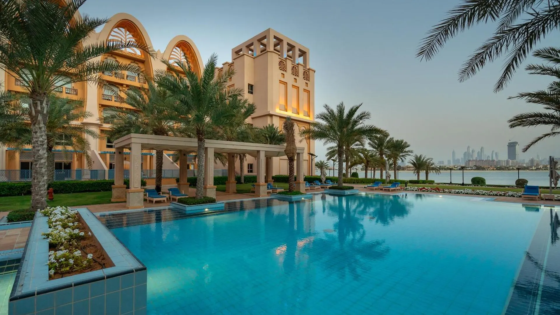 Amazing Beachfront Apartments Near Atlantis Waterpark By Simply Comfort