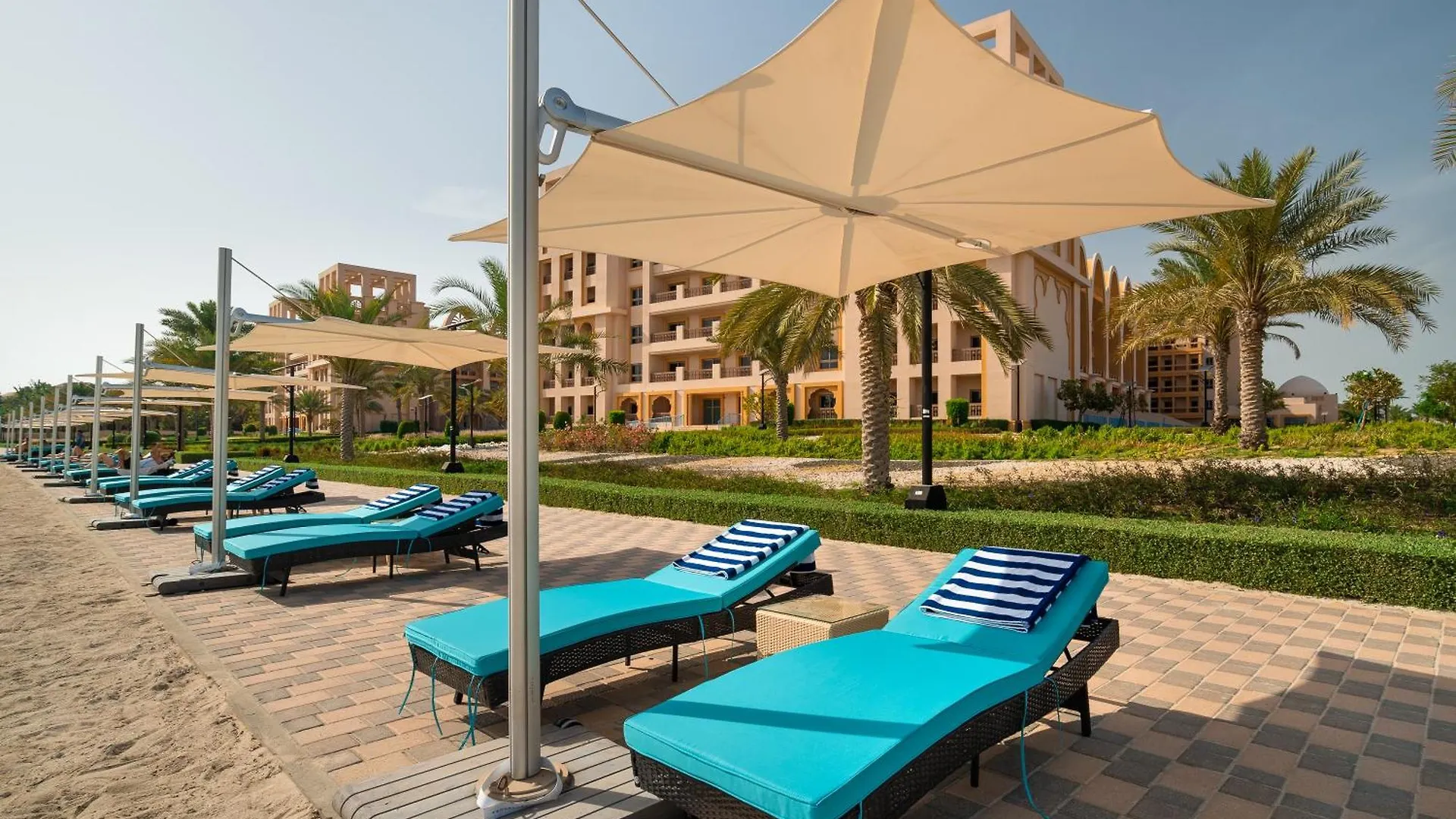 Amazing Beachfront Apartments Near Atlantis Waterpark By Simply Comfort