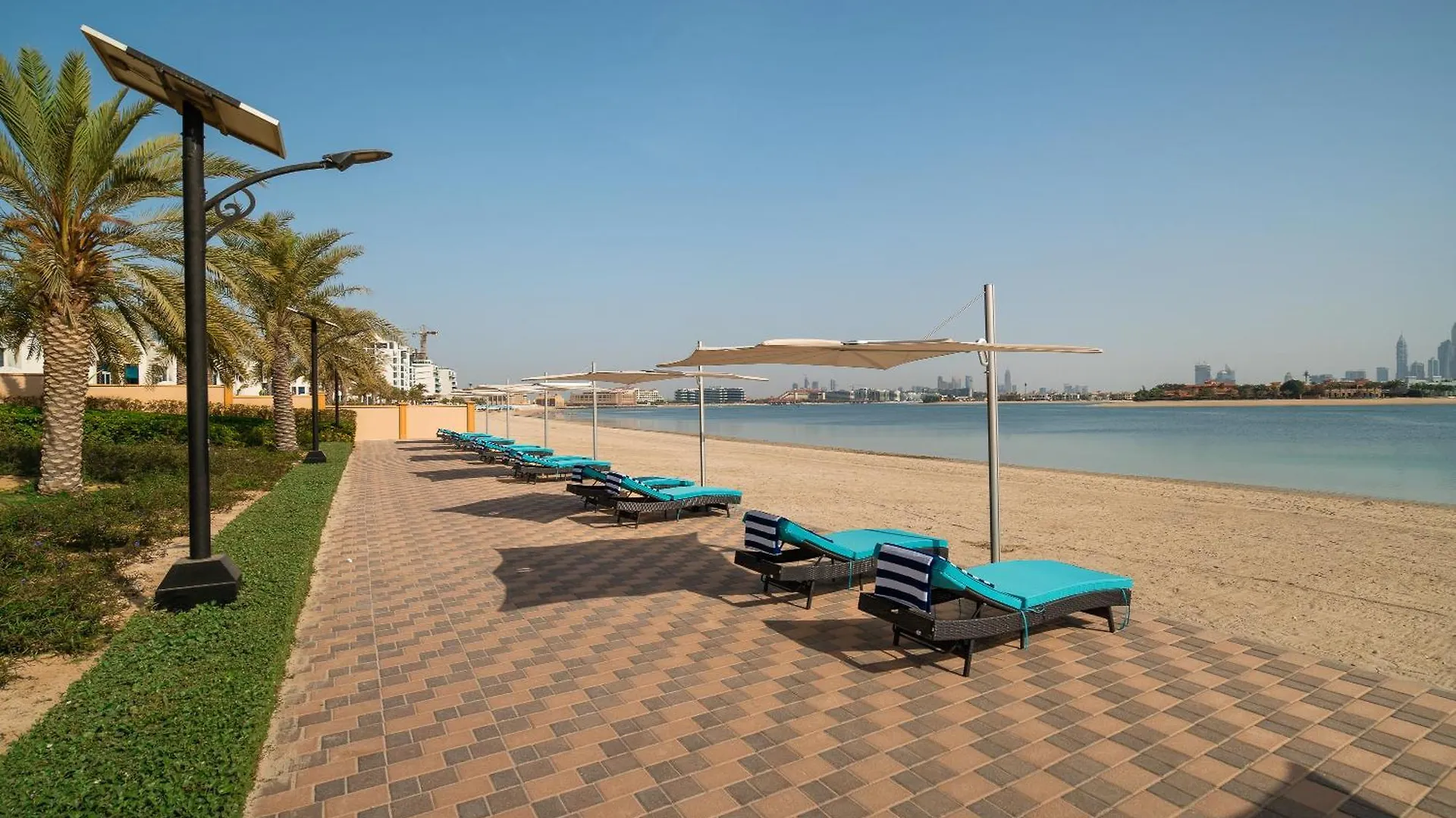 Amazing Beachfront Apartments Near Atlantis Waterpark By Simply Comfort  Dubai